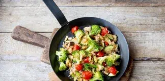Salteado de brócoli con arroz y otros vegetales