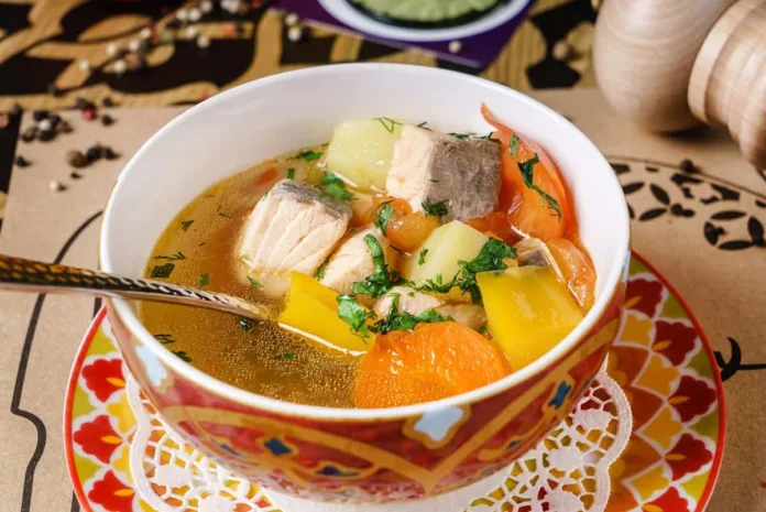Prepara una sopa de pescado tradicional