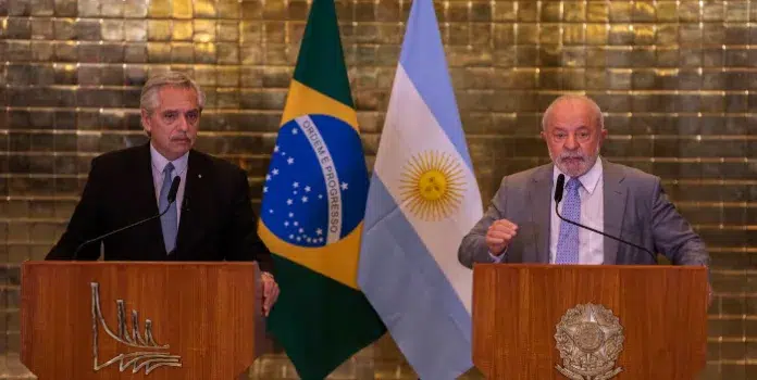 Presidente Lula recibe a su homólogo de Argentina en Brasilia
