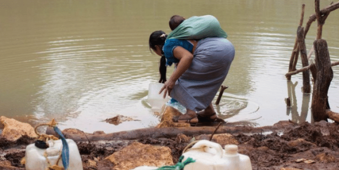 Wayúu beben agua no Apta