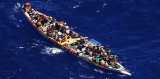Rescatan en Canarias una embarcación con 86 migrantes