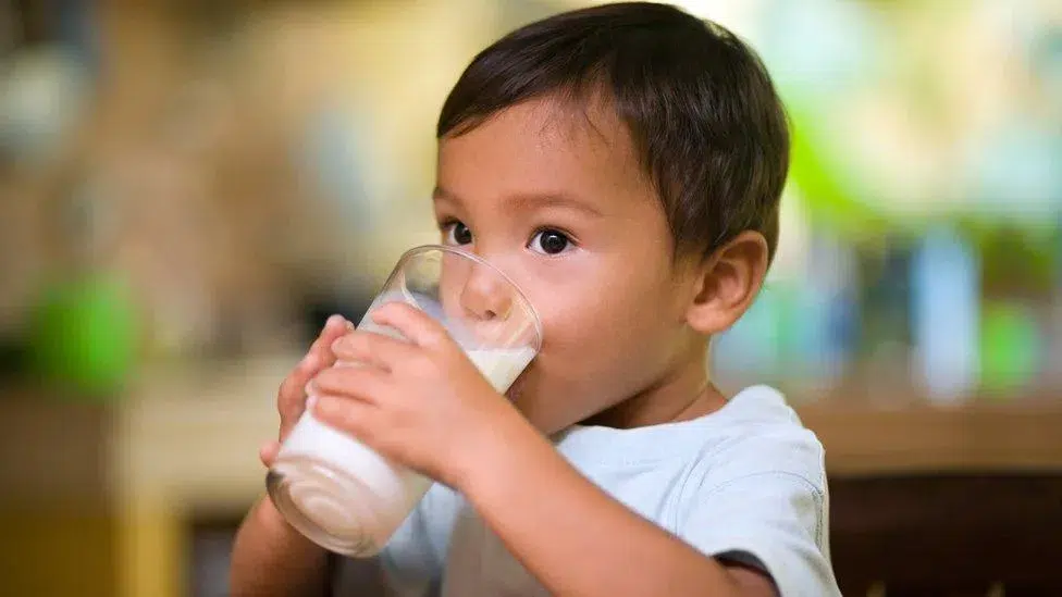 ¿Cómo detectar que un niño es alérgico a la leche?