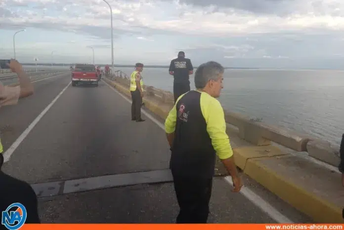 Reportan caída de vehículo desde el puente sobre el Lago de Maracaibo