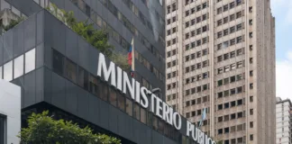 Hombre apuñaló mujer en la frente