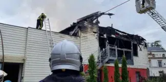 Al menos nueve muertos tras incendio en un albergue en Francia