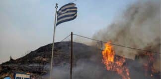 Hallan 26 personas muertas en medio de incendios forestales en Grecia