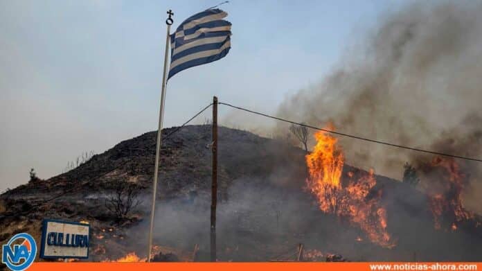 Hallan 26 personas muertas en medio de incendios forestales en Grecia