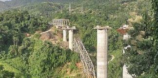 derrumbe puente india