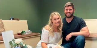 Pareja se casó en una veterinaria para que su perrito enfermo pudiera asistir
