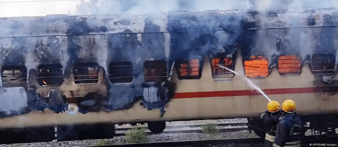 incendio tren India