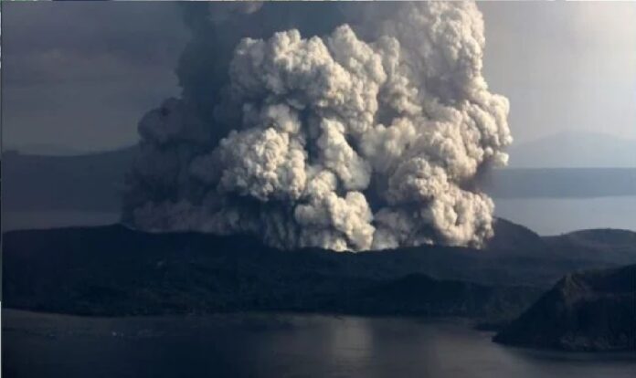 Filipina alerta volcán Taal
