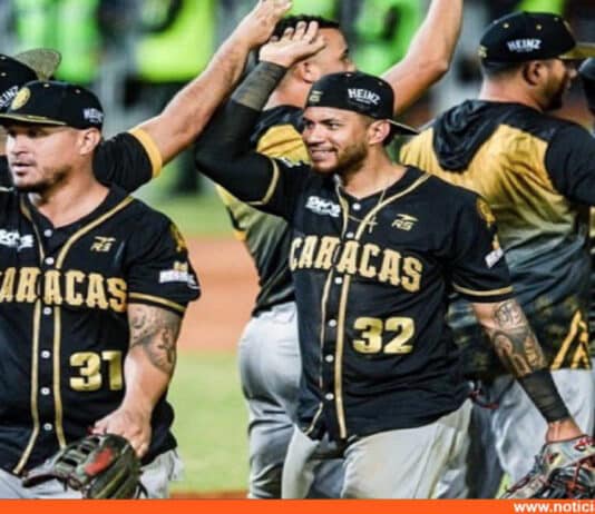 Uniforme Leones del Caracas