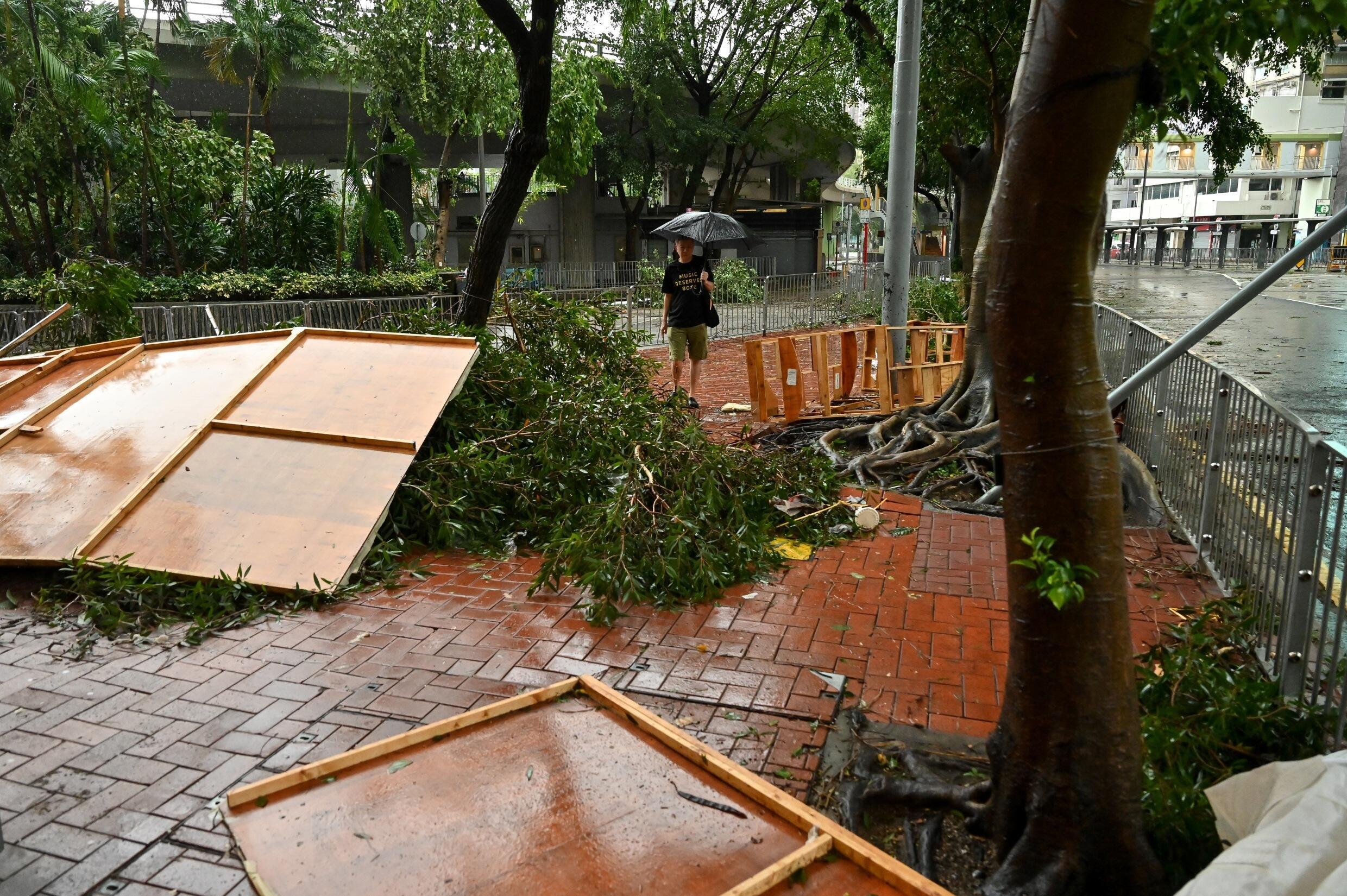 Tifón Saola se debilita tras arrasar el sur de China