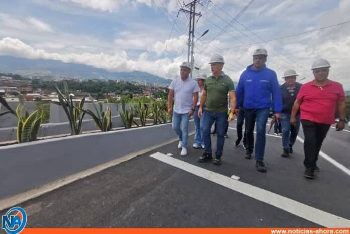 Reparan falla de borde en vía que comunica San Cristóbal con la frontera