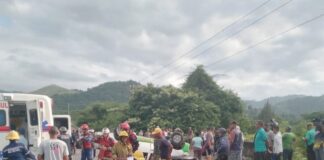 vehículo volcó Caucagua-Guatire