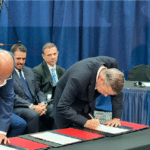 Gobierno y oposición firman acuerdos políticos