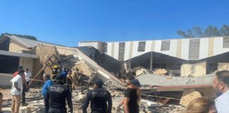 10 muertos y 60 heridos tras derrumbe del techo de una iglesia en México