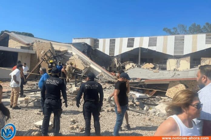 10 muertos y 60 heridos tras derrumbe del techo de una iglesia en México