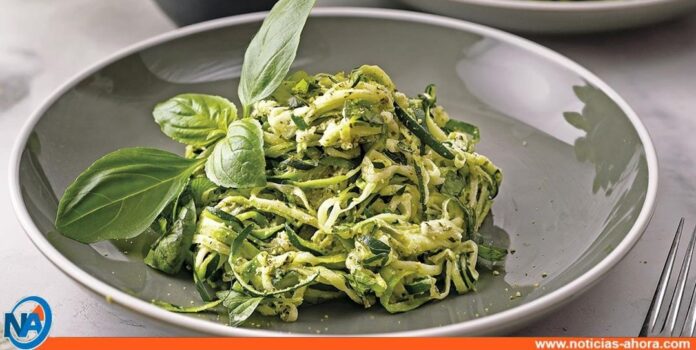 Inicia la semana con una opción vegetariana: espaguetis de calabacín