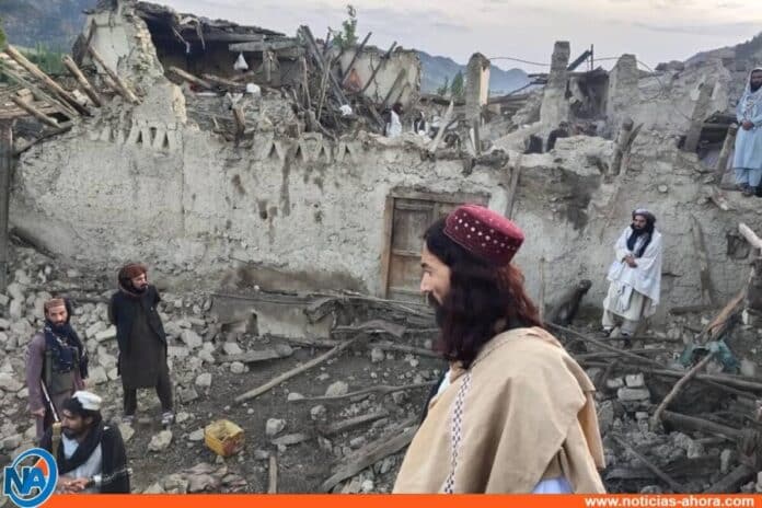 Cadena de terremotos en Afganistán deja más de 2 mil muertos y miles de heridos