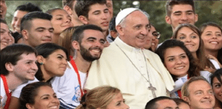 Papa Francisco pide a jóvenes usar redes sociales para buenas noticias