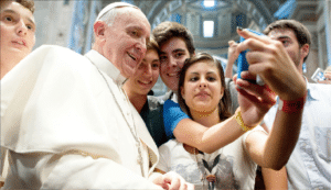 Papa Francisco pide a jóvenes usar redes sociales para buenas noticias.1png