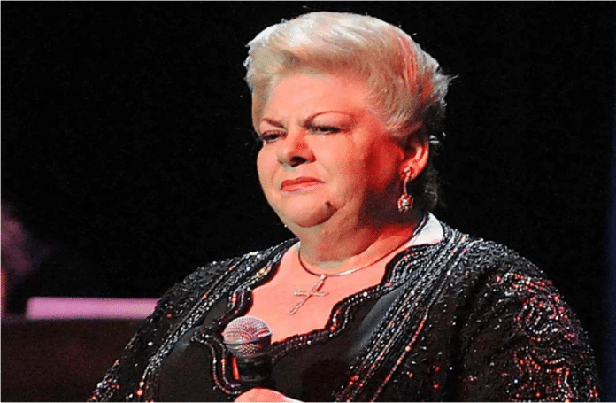 Paquita la del Barrio fue hospitalizada