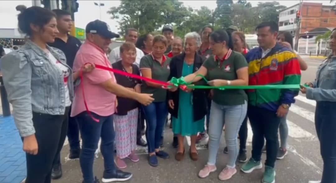 Inauguran tradicional bazar "La empalizada navideña" en San Cristóbal 