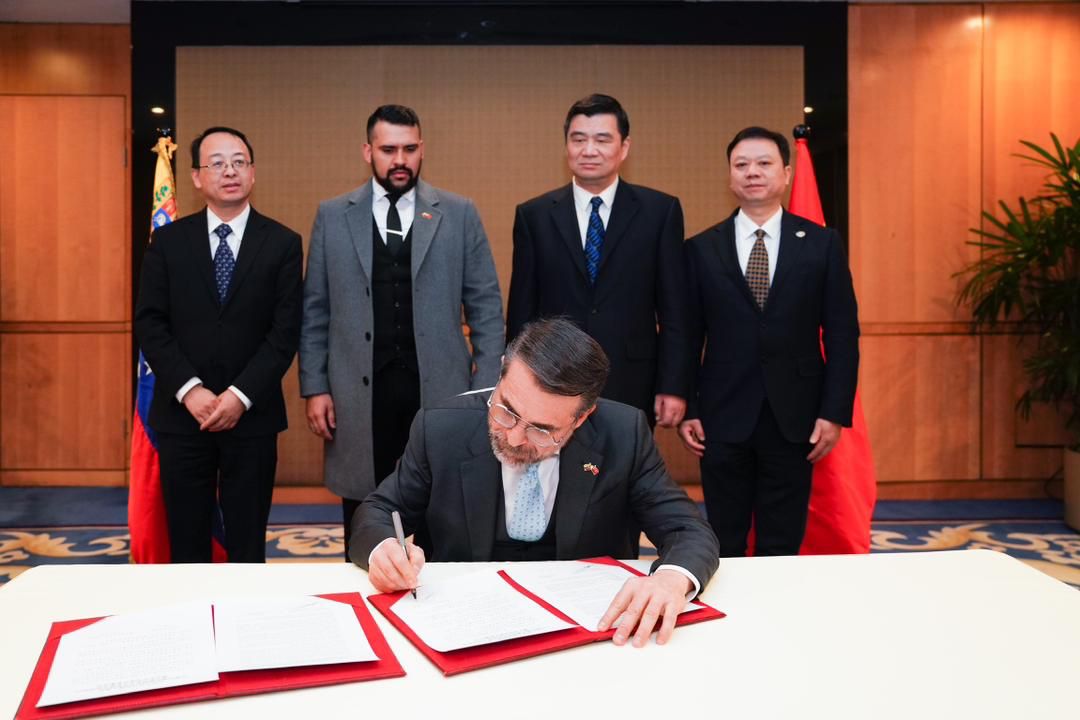 Lacava firma carta de intención con empresa líder de maquinaria pesada en Shanghái