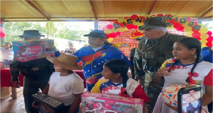 Niños de la Guyana Esequiba recibieron juguetes TodosImágenesVideosNoticiasLibrosMás Herramientas Guardada SafeSearch Quizás quisiste decir: Niños de la Guayana Esequiba recibieron juguetes