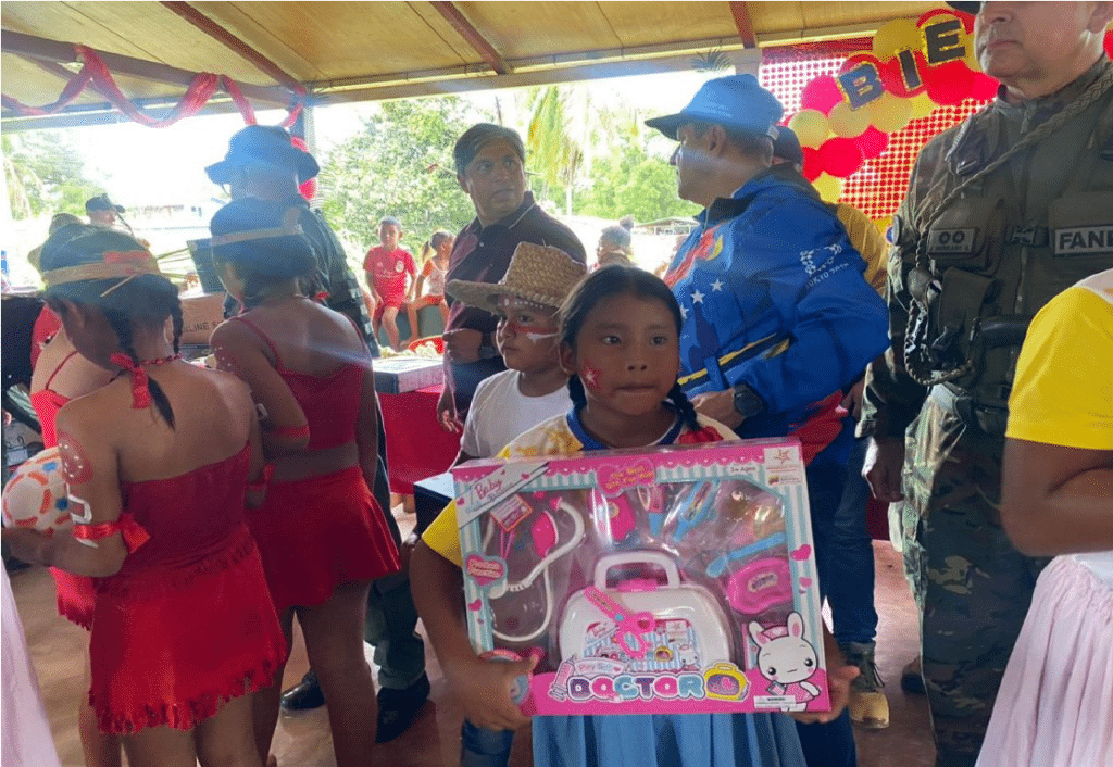 Niños de la Guyana Esequiba recibieron juguetes.1png