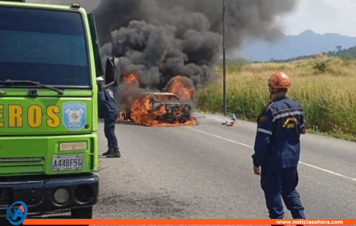 Reportan incendio de vehículo en la Variante