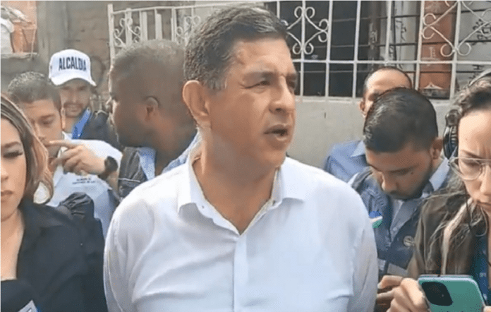 Sancionan alcalde de Colombia