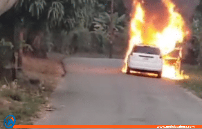 Vehículo incendiado en Naguanagua