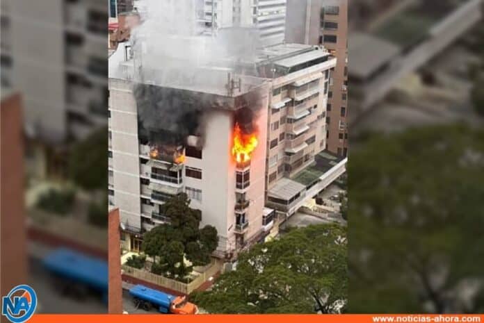 Este jueves reportan fuerte incendio en edificio de Los Palos Grandes