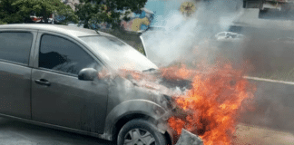 vehículo incendiado reportado en Caracas