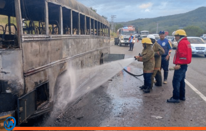 2 muertos incendio autobús autopista Charallave