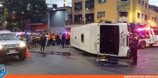 Accidente de tránsito en Caracas deja un fallecido y ocho personas lesionadas
