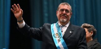 Bernardo Arévalo tomó posesión como presidente de Guatemala