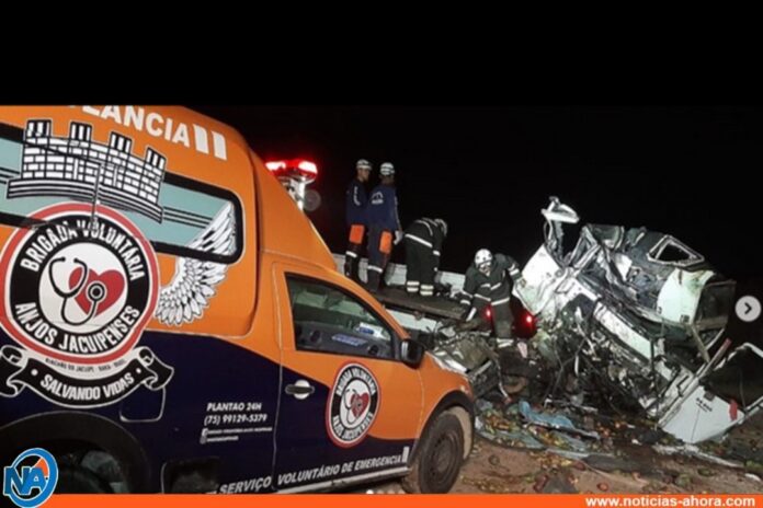Choque entre bus y camión deja 25 muertos en Brasil