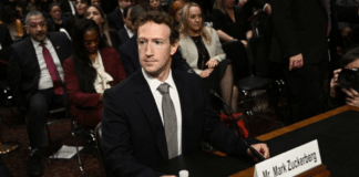 Mark Zuckerberg disculpa adolescentes