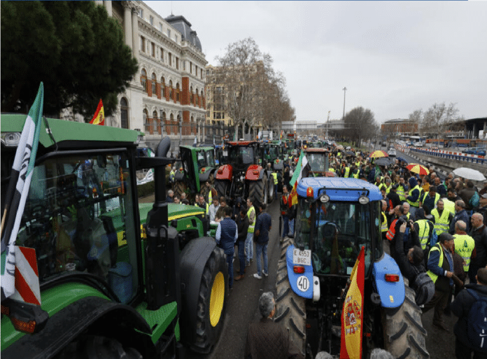 Agricultores protestaron tractores en Madrid