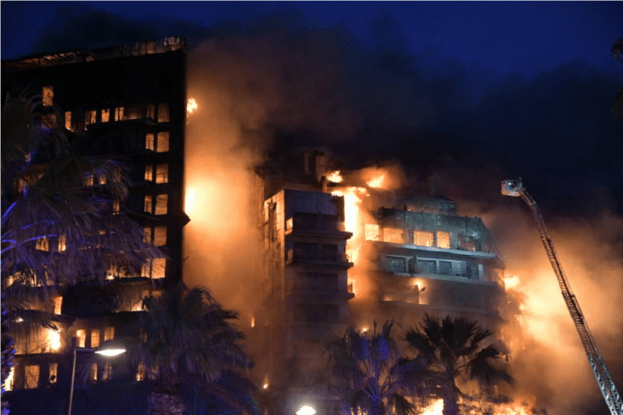 Catorce heridos incendio España