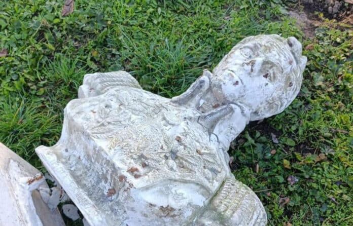 profanación estatua de Simón Bolívar