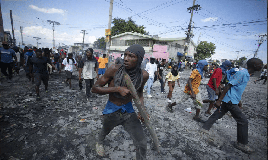 Bandas atacan edificios Gubernamentales en Haití.png2