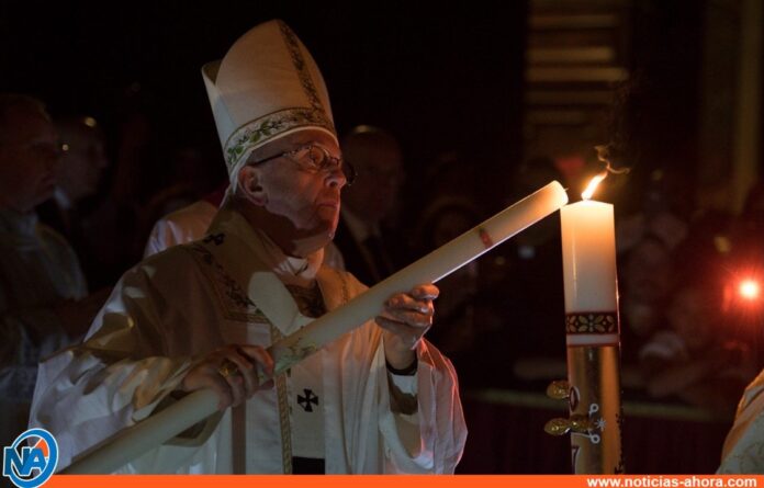 Papa Francisco presidió la Vigilia Pascual en la basílica de San Pedro