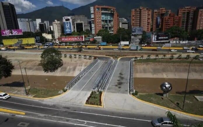 Avenida Río Janeiro Caracas cerrada