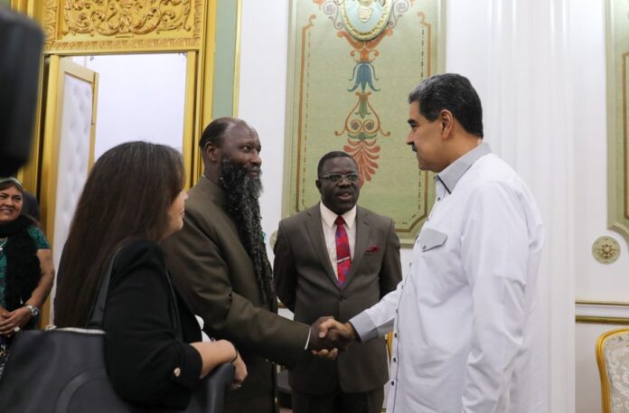 Nicolás Maduro y líder religioso de Kenia