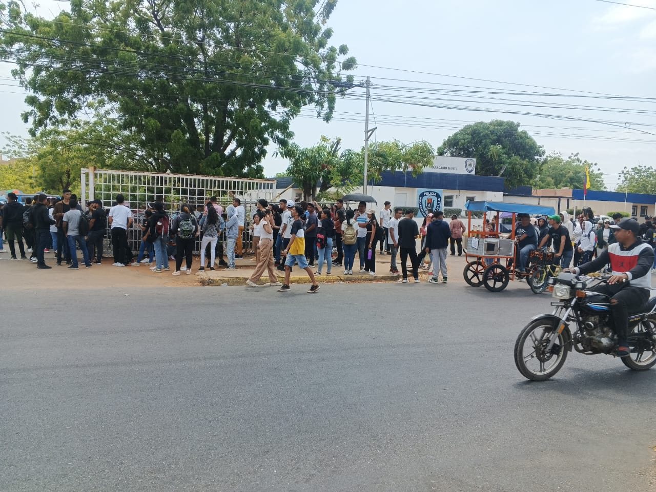 Zulia Largas colas en el CNE para inscribirse Registro Electoral