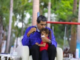 Maduro Protector Familia venezolana